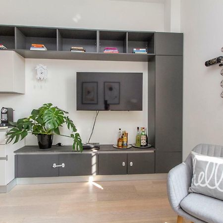 Luxury And Spacious Apartment Милано Екстериор снимка