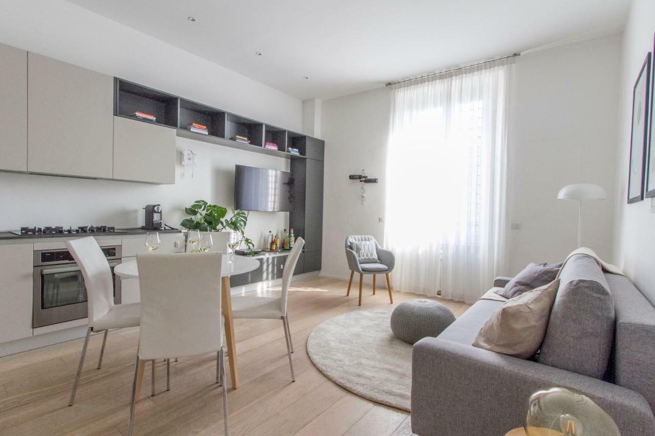 Luxury And Spacious Apartment Милано Екстериор снимка