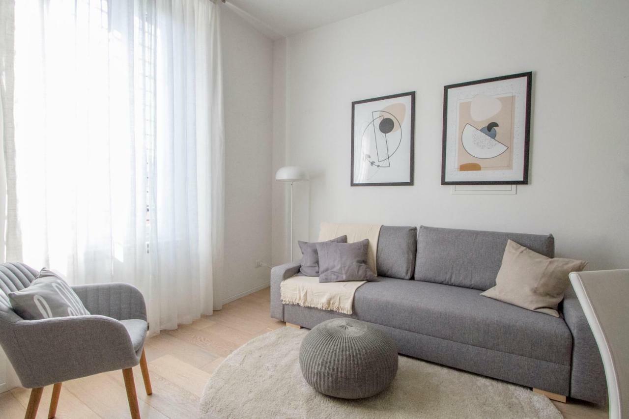 Luxury And Spacious Apartment Милано Екстериор снимка