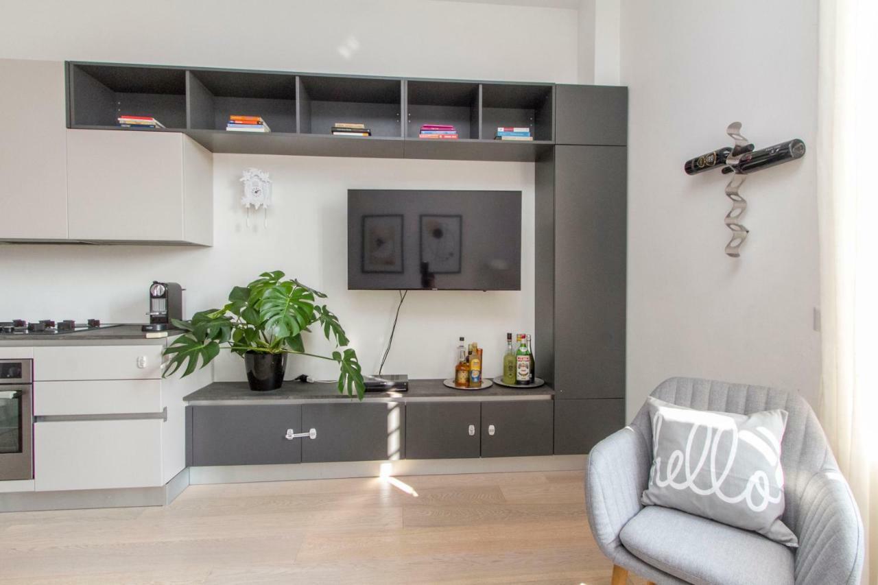 Luxury And Spacious Apartment Милано Екстериор снимка