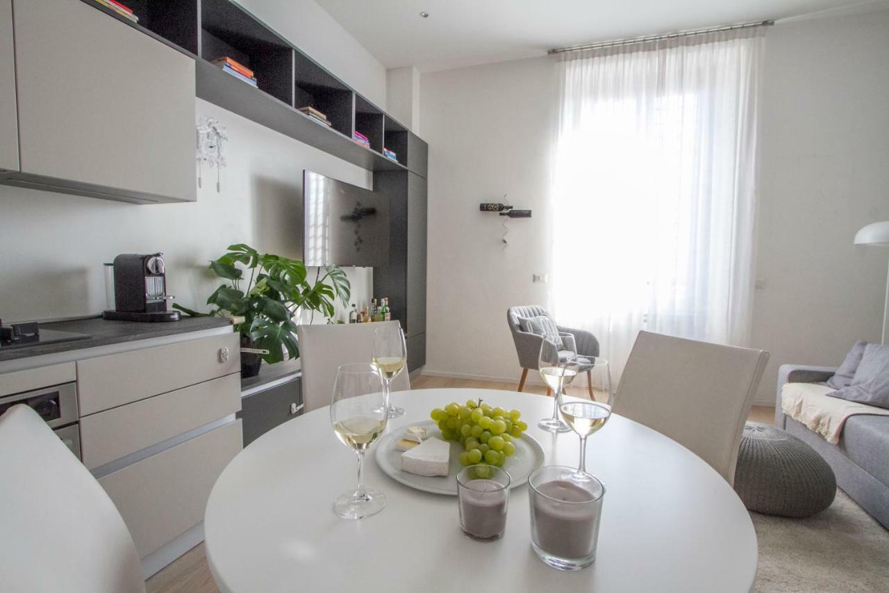 Luxury And Spacious Apartment Милано Екстериор снимка