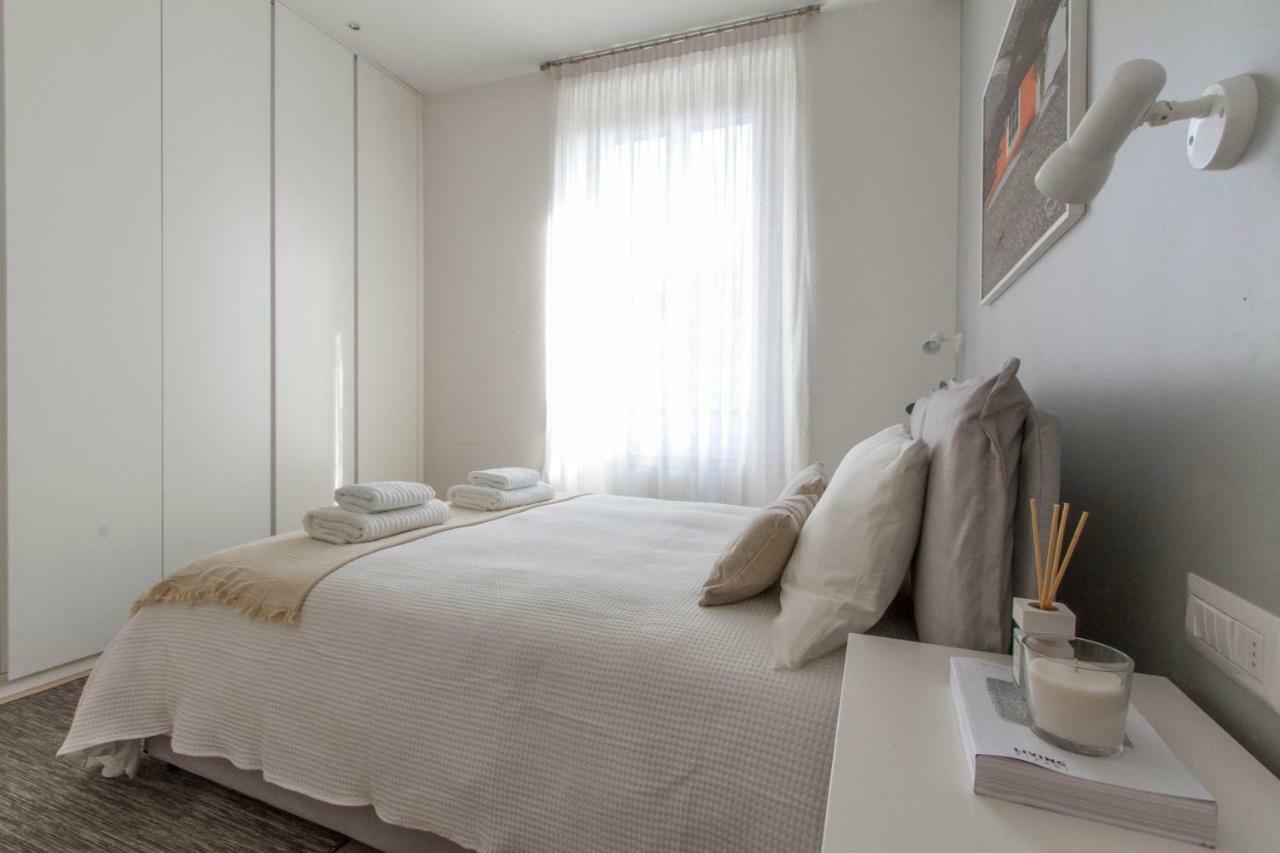 Luxury And Spacious Apartment Милано Екстериор снимка