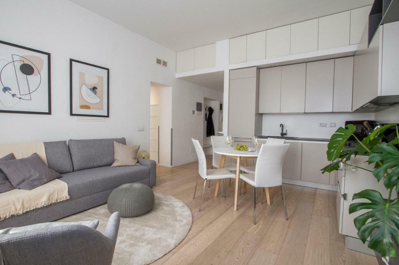 Luxury And Spacious Apartment Милано Екстериор снимка
