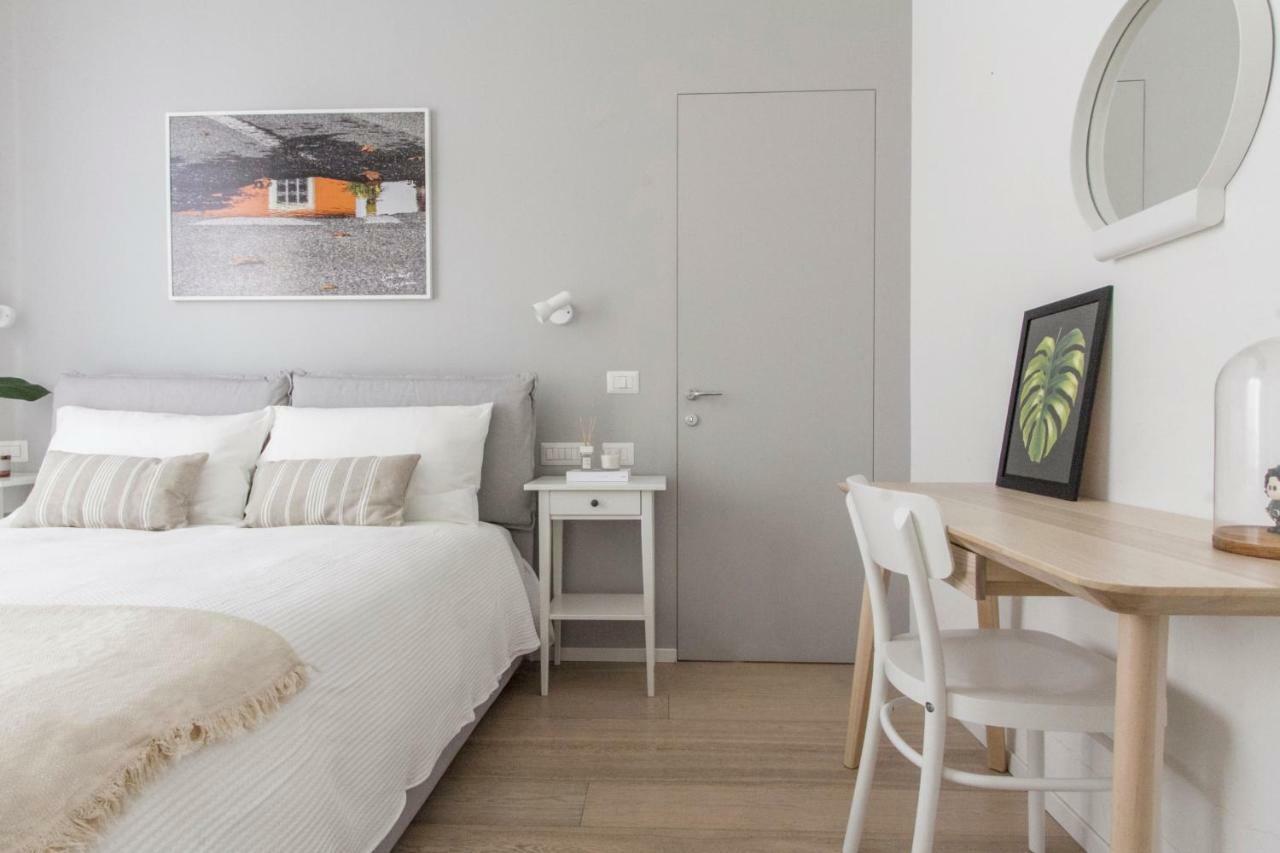 Luxury And Spacious Apartment Милано Екстериор снимка