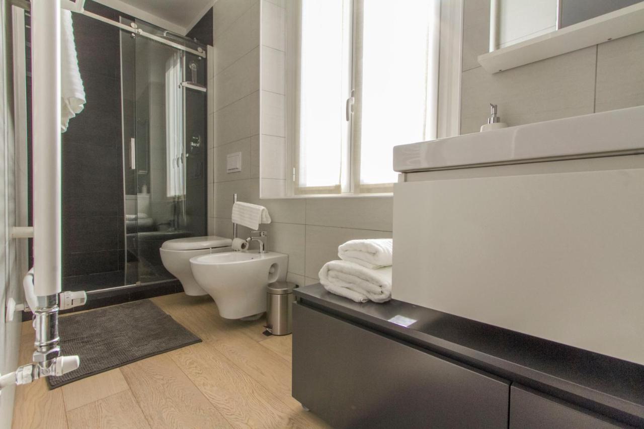 Luxury And Spacious Apartment Милано Екстериор снимка