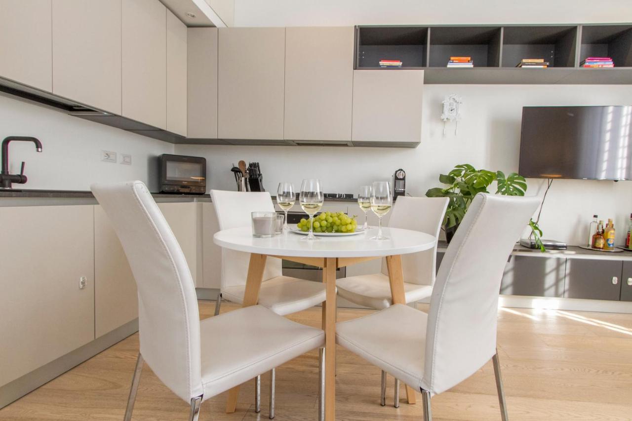 Luxury And Spacious Apartment Милано Екстериор снимка